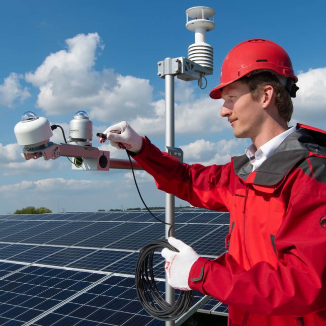 Measuring PV performance with SR100-D1 industrial pyranometer
